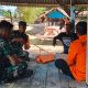 Babinsa Lhoknga dan Basarnas Perkuat Sinergi, Tingkatkan Keselamatan Pengunjung Pantai