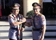Irjen Pol Marzuki Ali Basyah Serahkan Pataka “Machdum Sakti” kepada Kapolda Aceh Irjen Pol. Ruddi Setiawan