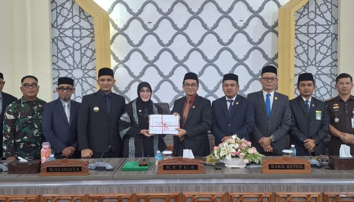 DPRK Banda Aceh Terima LKPJ Pelaksanaan APBK 2025