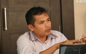 Panjat Pinang “Hiburan Warisan Belanda”