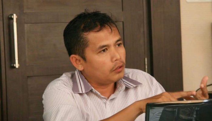 Panjat Pinang “Hiburan Warisan Belanda”
