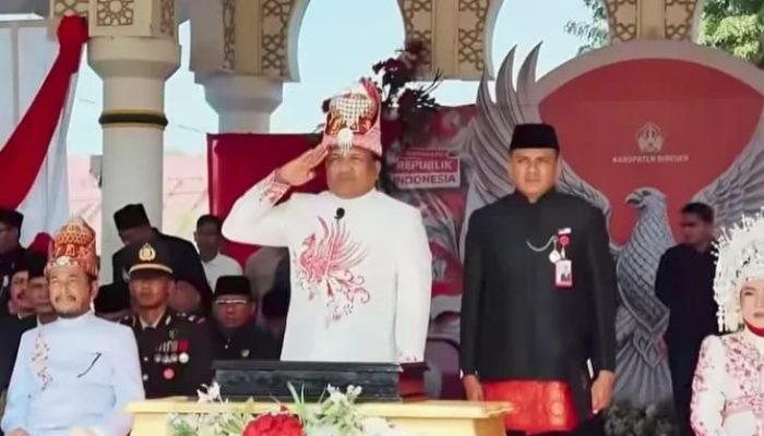 Bupati Muklis Pimpin Upacara HUT ke-81 RI Bernuansa Budaya Aceh