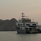 Kapal Pesiar Kandas di Perairan TN Komodo