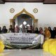Tim Pengabdian USK Latih Ibu-Ibu Gampong Cot Lamee Buat Payung Pengantin Motif Aceh