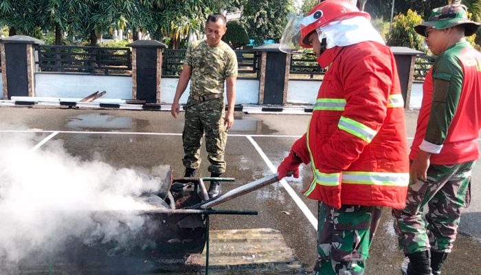 Perkuat Kesiapsiagaan, Kodim 0101/KBA Gelar Uji Coba Tepung Anti-Rambat Api