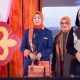 Ketua dan Wakil Ketua Dekranasda Aceh Besar Tampilkan Inovasi Wastra pada Meuseuraya Festival