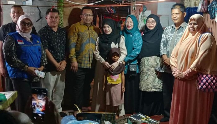 Wali Kota dan Ketua TP-PKK Sabang Salurkan Bantuan untuk Warga Sukakarya